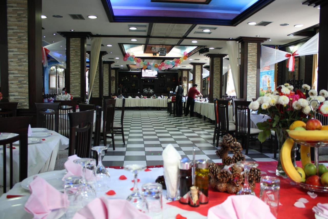 Bar Restaurant America 4* Kukes